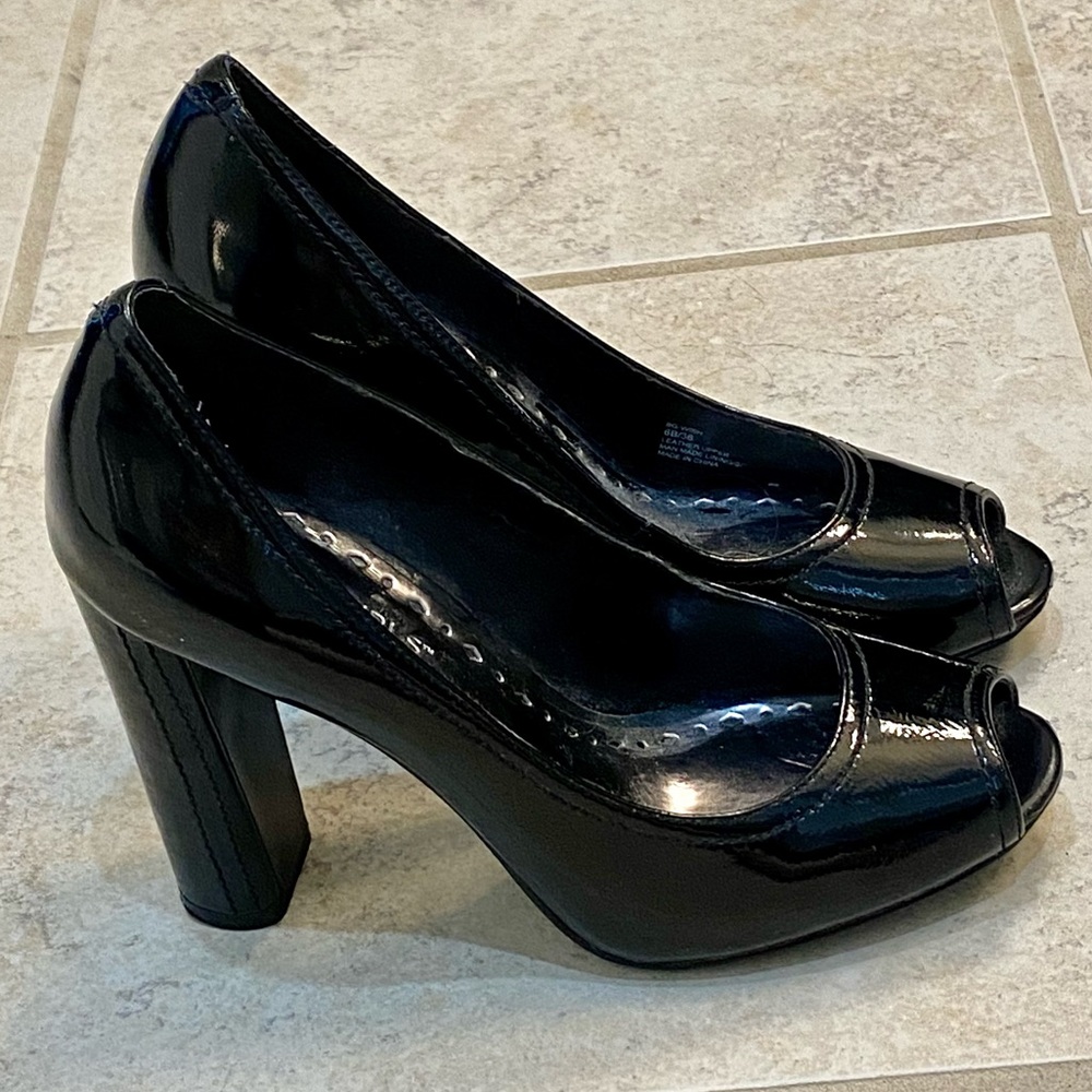 BCBGirls Black Patent Peep Toe Block Heel Pumps Wish 6